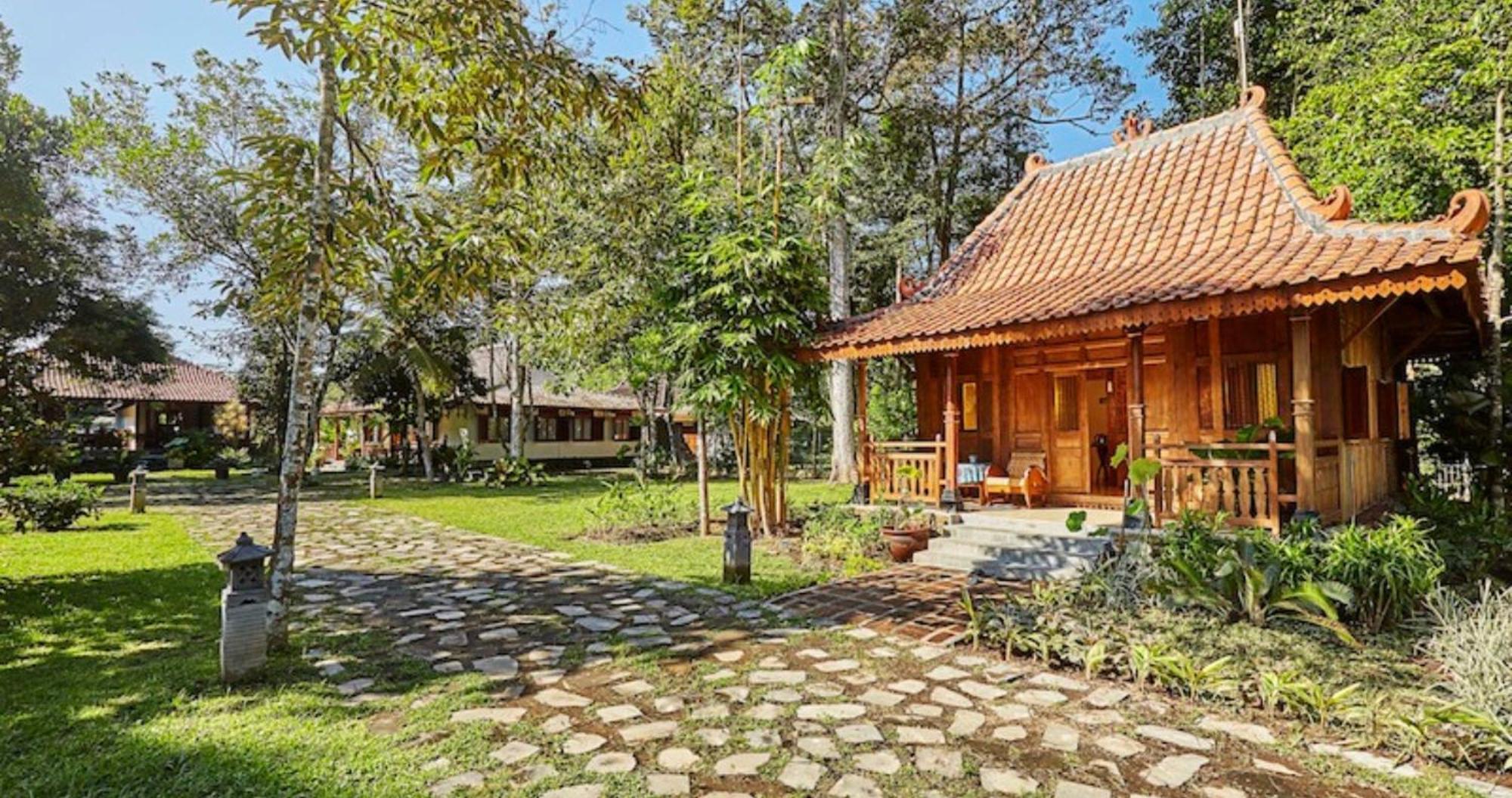 Hotel Ndalem Nitihardjan à Magelang Extérieur photo