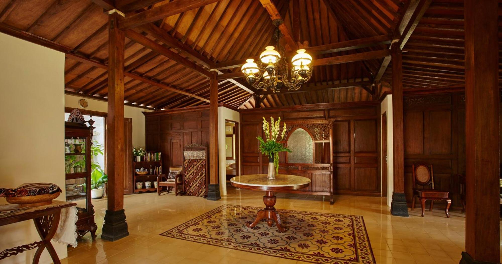 Hotel Ndalem Nitihardjan à Magelang Extérieur photo