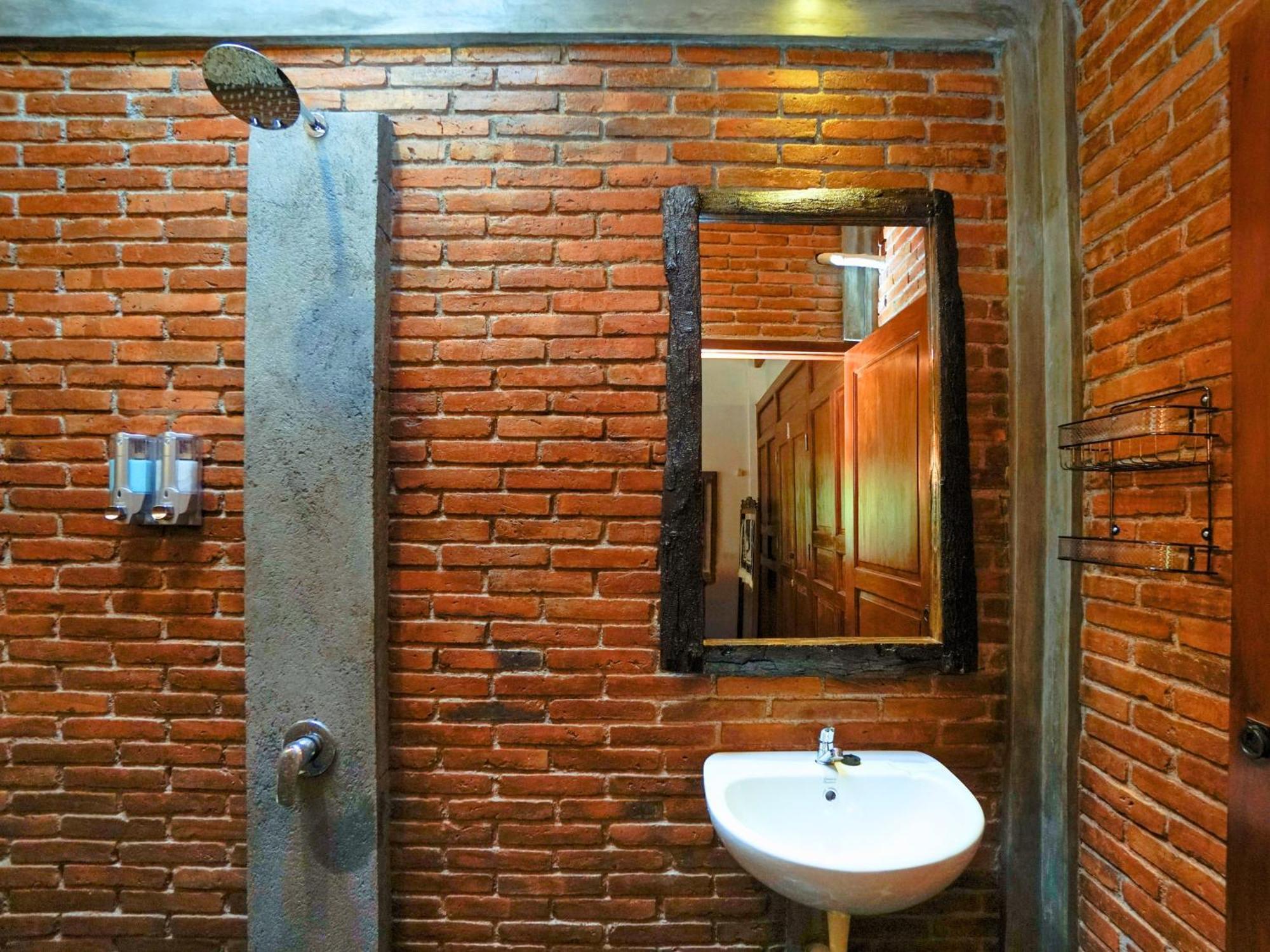 Hotel Ndalem Nitihardjan à Magelang Extérieur photo