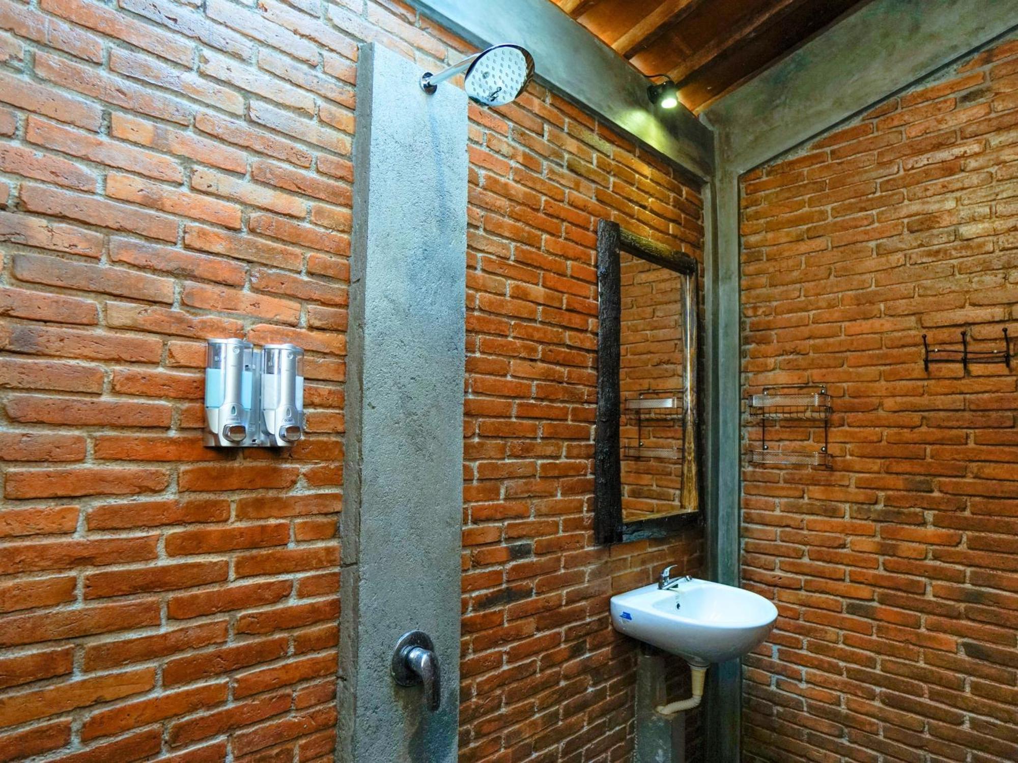 Hotel Ndalem Nitihardjan à Magelang Extérieur photo