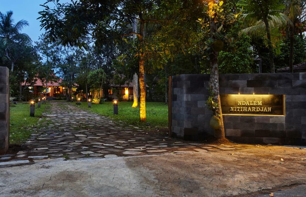 Hotel Ndalem Nitihardjan à Magelang Extérieur photo
